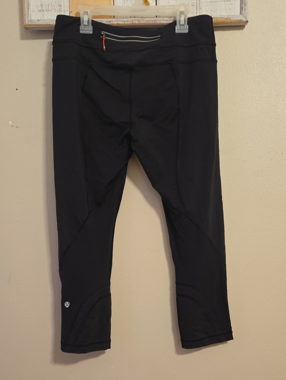 Womens Lululemon Black Cropped Athletic Leggings Sz 8